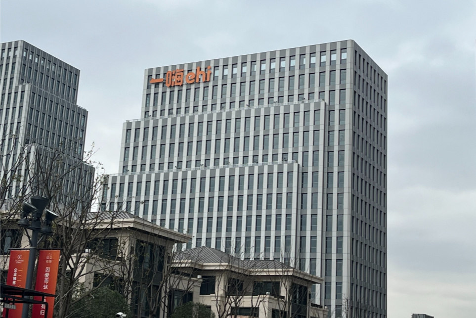 一嗨租车总部大楼幕墙发光字项目